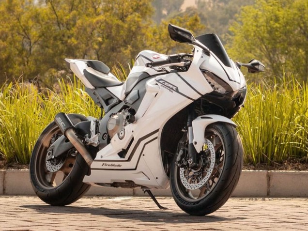 2017-2023 White with Black Stripe Fireblade Honda CBR1000RR Motorcycle Fairings